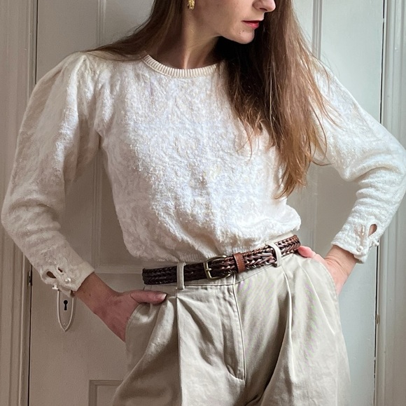 Vintage Sweaters - 80s Vintage Cream & White Rose Pattern Puff Shoulder Pullover Sweater XS Sm